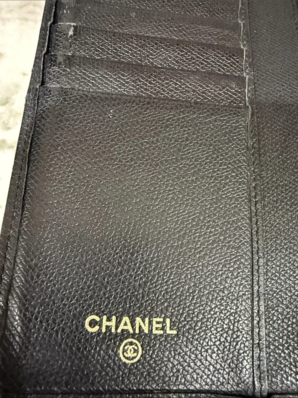 CHANEL Black Caviar Leather Zip-Around Card Holder w/Gold CC Very good condition